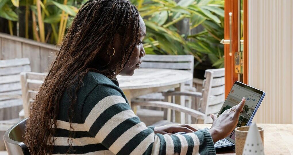 Guía para encontrar abogados especializados en inversiones en Panamá si soy de 
Perú