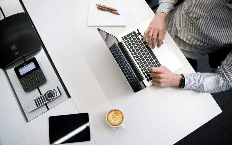 Abre una cuenta en dólares fuera de México y maximiza tus beneficios